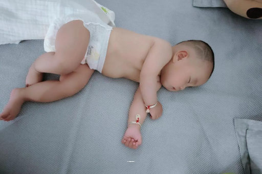 白山风油精宝宝可以用吗